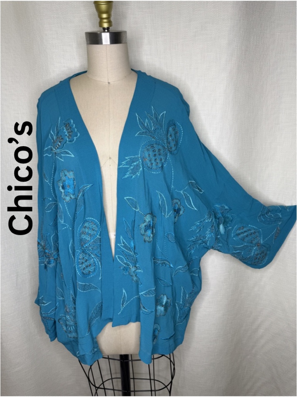 Chico’s Blue Embroidered Kimono Top Size 2 Boho Floral Open Front Rayon